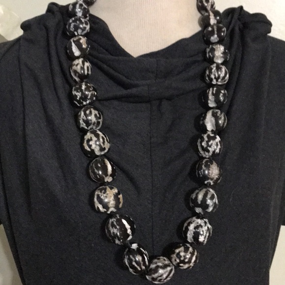 Jewelry - LARGE BEADED NECKLACE